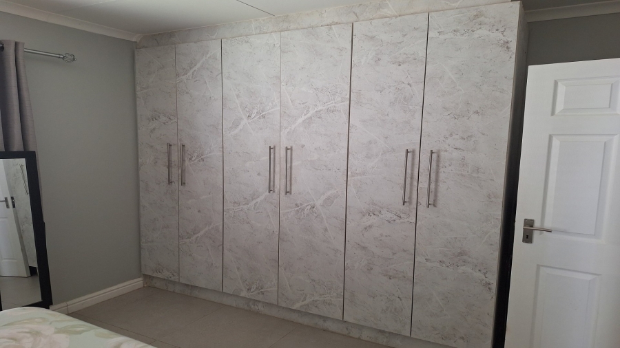 3 Bedroom Property for Sale in Overbaakens Eastern Cape